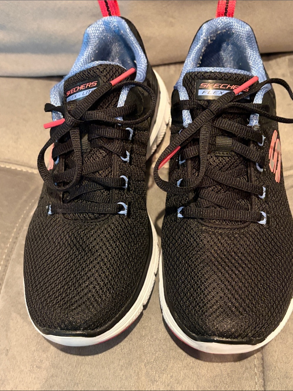 Skechers Womens Black and Light Blue Athletic Flex Appeal Sneakers Size 6